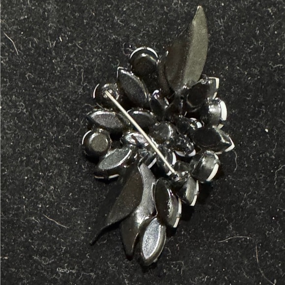 Vintage Albert Weiss Milk Glass Floral Brooch - Picture 3 of 5